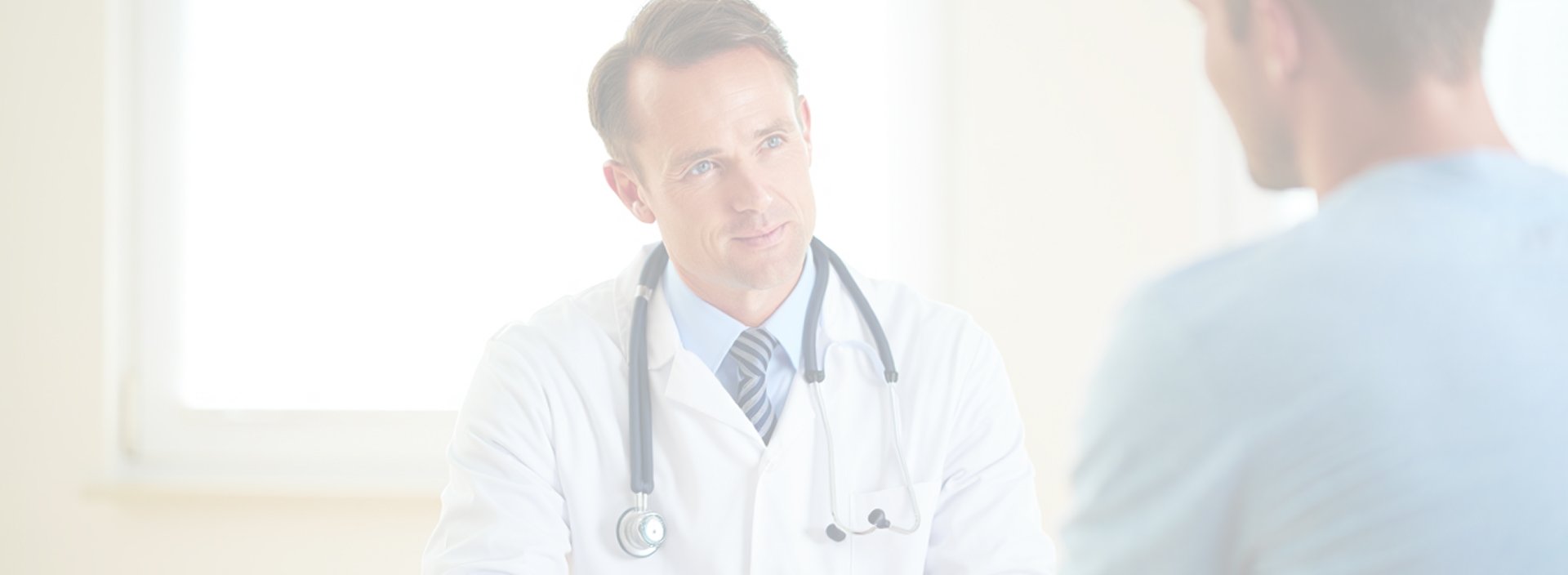 Врач ведёт консультацию